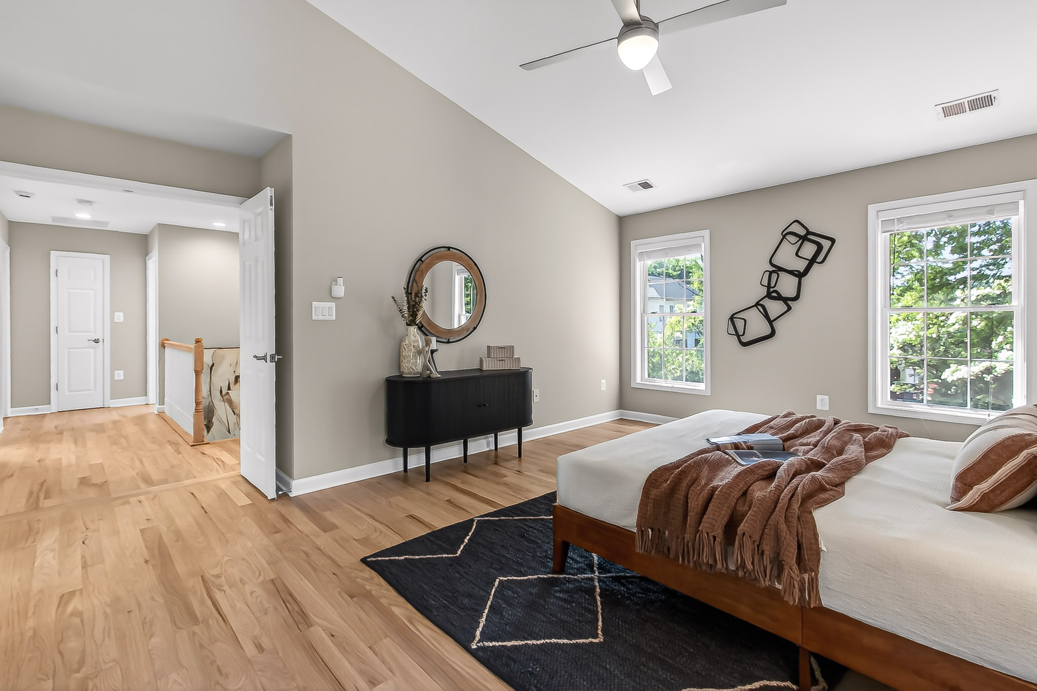 909 19th St S — listing photo